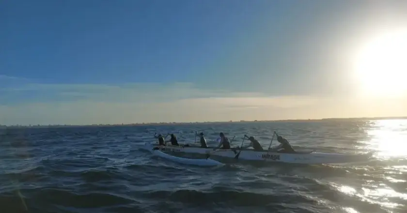 Asombrosa travesía en canoa polinesia: navegaron desde Pinamar hasta Mar del Plata