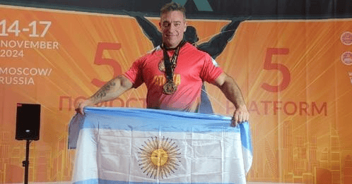 El costero Fernando Alcántara se consagró campeón en el Mundial de Powerlifting en Rusia