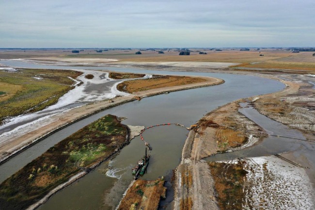 La Región: alerta por la paralización de las obras de dragado en el Río Salado