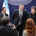 Adorni propuso que Javier Lanari, subsecretario de Prensa de la Nación y mano derecha, es “el heredero natural” para ser vocero del Presidente