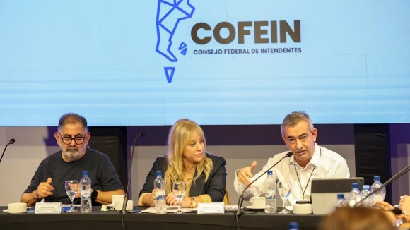 Nace el Cofein: intendentes de 16 provincias rechazan el ajuste de Milei