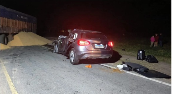 Tragedia en Ruta 88: Un médico muy querido en Mar del Plata y un niño fallecieron tras fuerte choque contra un acoplado suelto