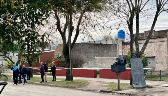 General Madariaga: Un hombre falleció en el patio de una casa, hay cuatro demorados pero continúa el misterio de lo ocurrido
