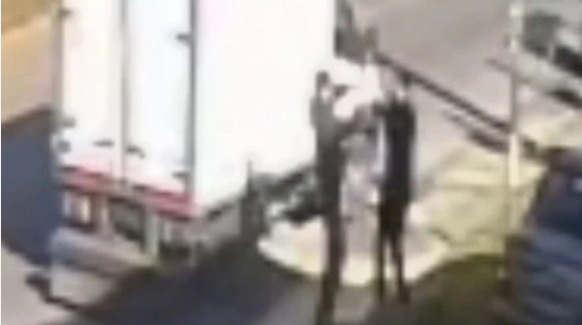 Ataque brutal en Mar del Plata: Un camionero discutió con un automovilista, lo golpeó con un fierro y le fracturó el cráneo