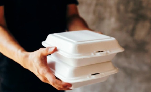 Dolores: Una pareja de jubilados reciben pedidos de comida que no realizaron y llevan dos semanas