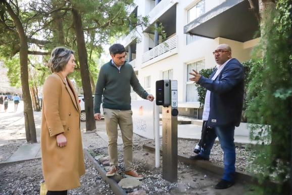 Pinamar avanza en infraestructura para autos eléctricos