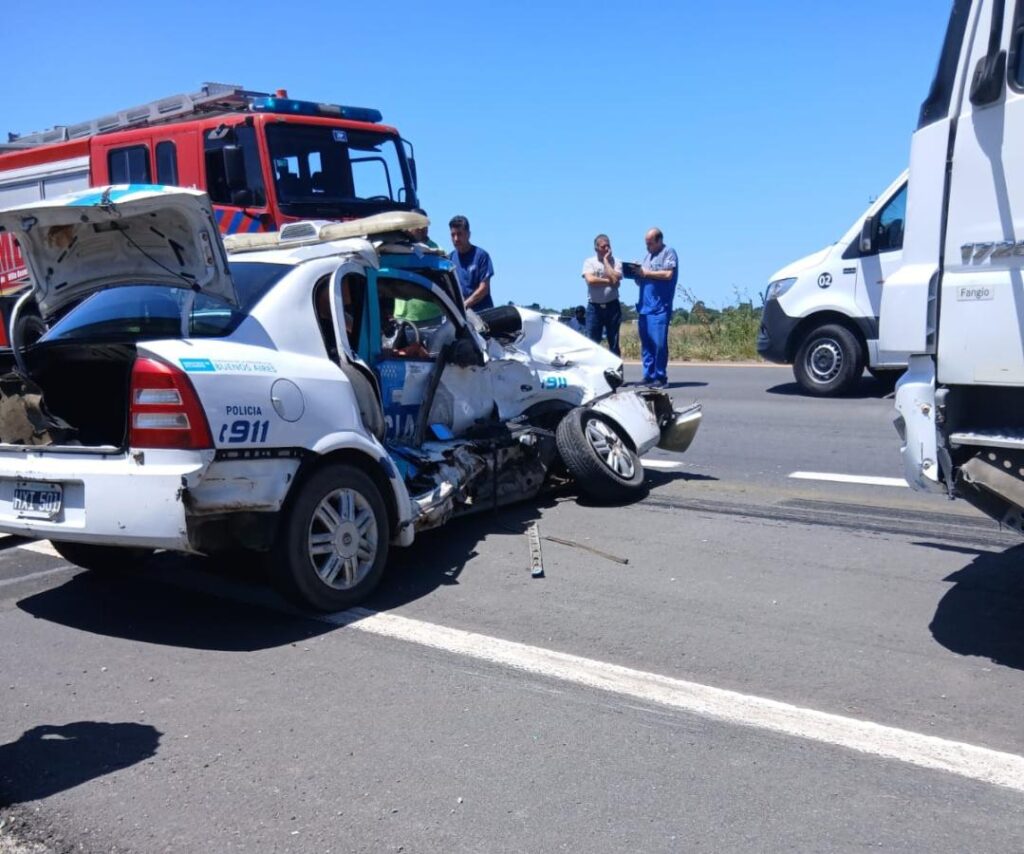 Jefe Policial perdio la vida en R11 por causa de un choque.