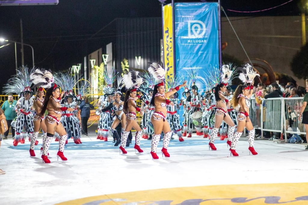 Dolores: El Carnaval del Sol comenzó con público multitudinario y desfiles de alto nivel