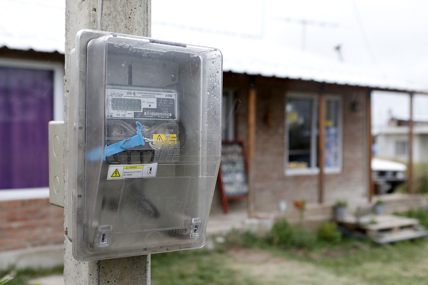 El municipio intervino para evitar cortes de luz a vecinos que reclamaron por facturas excesivas de EDEA