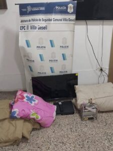 Allanamiento en Villa Gesell: recuperan TV, PlayStation y acolchados robados
