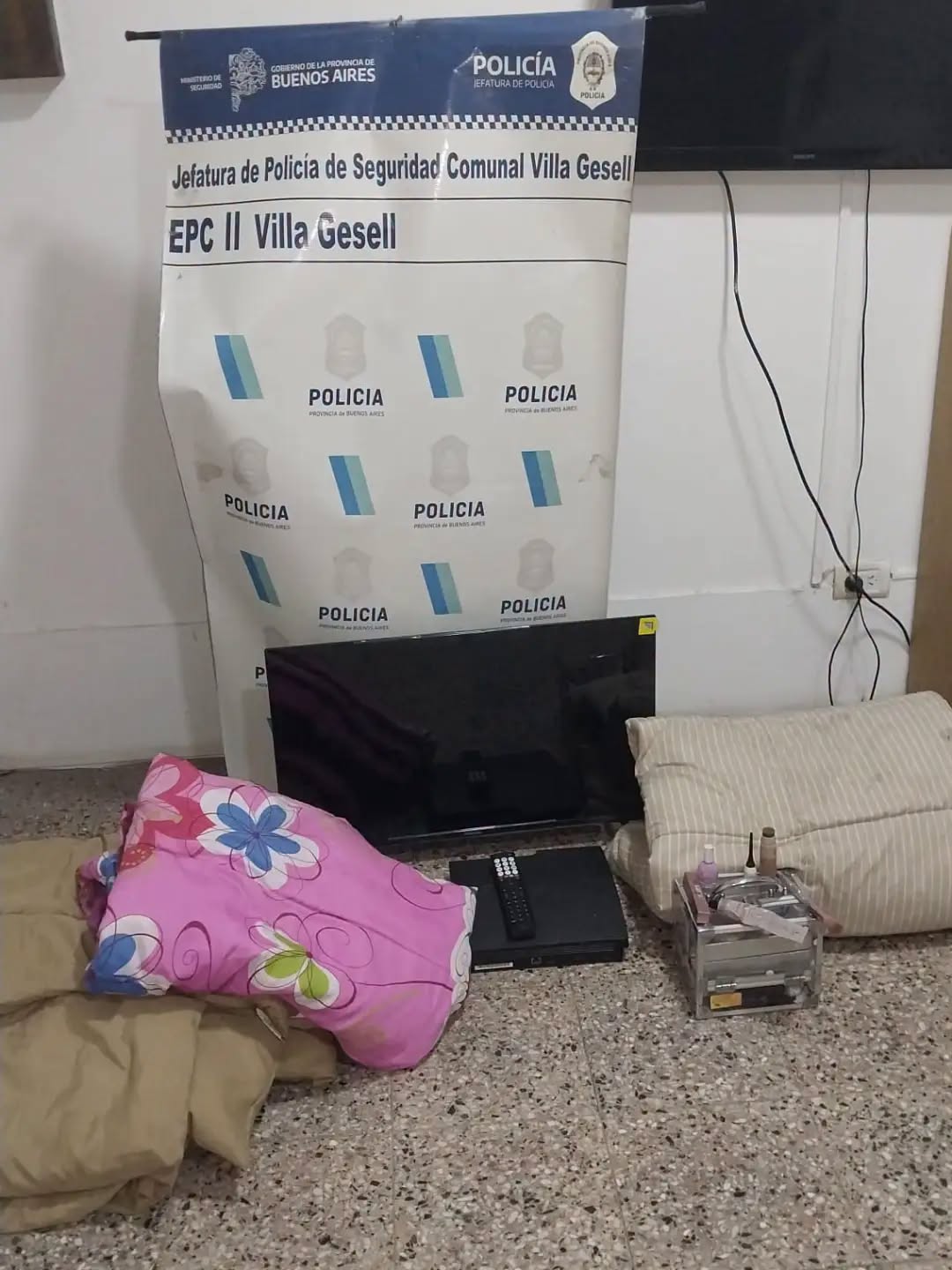 Allanamiento en Villa Gesell: recuperan TV, PlayStation y acolchados robados