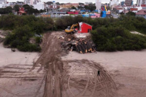 Demolieron el balneario Macarena en Santa Teresita para ampliar la playa pública