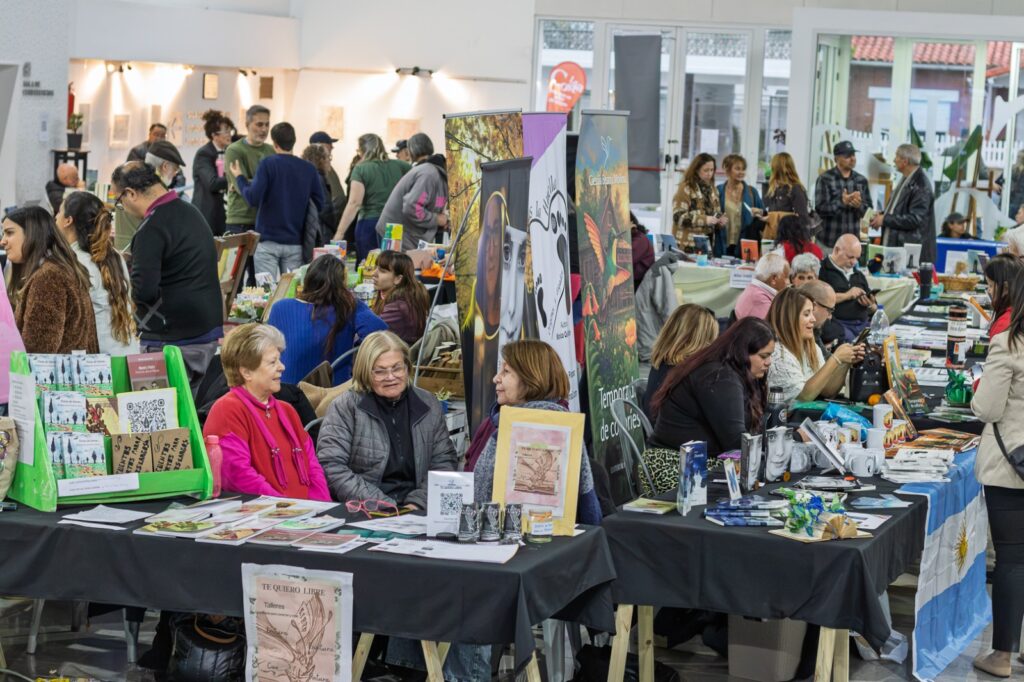 Se realizó la primera Feria del Libro de SADE La Costa con gran convocatoria