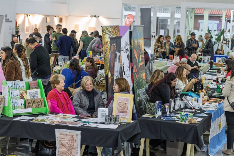 Se realizó la primera Feria del Libro de SADE La Costa con gran convocatoria