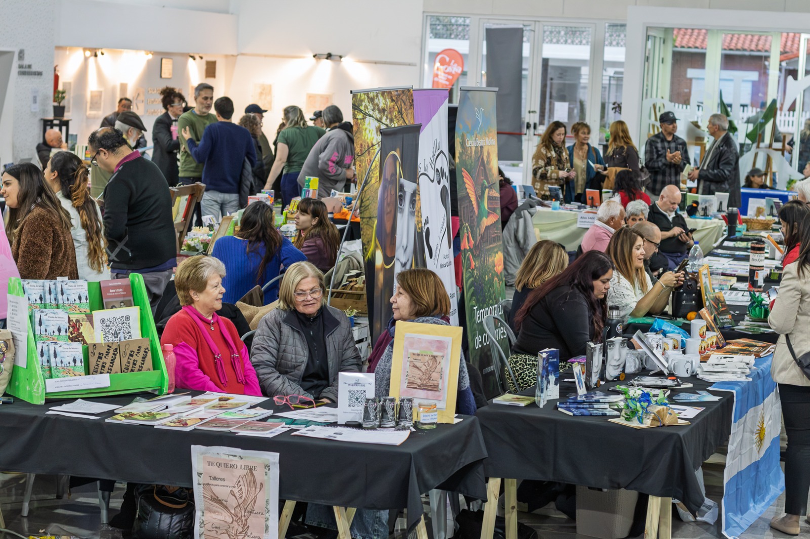 Se realizó la primera Feria del Libro de SADE La Costa con gran convocatoria