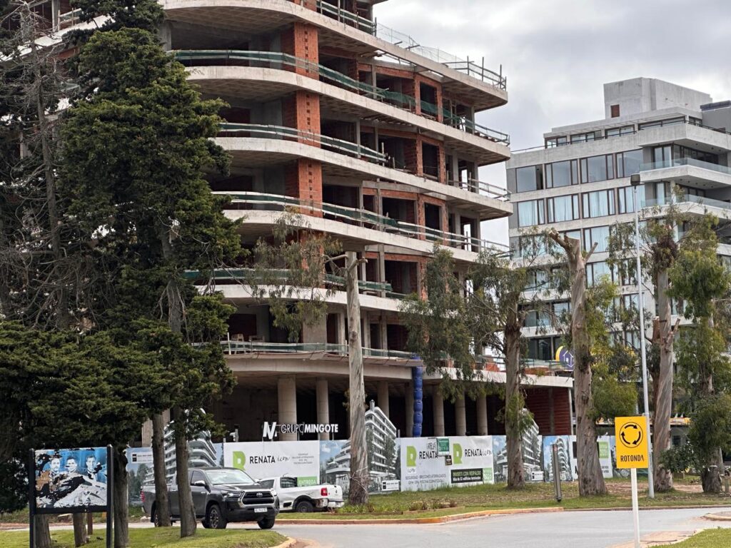 Reclamo por tala de árboles en Av. Bunge, Pinamar